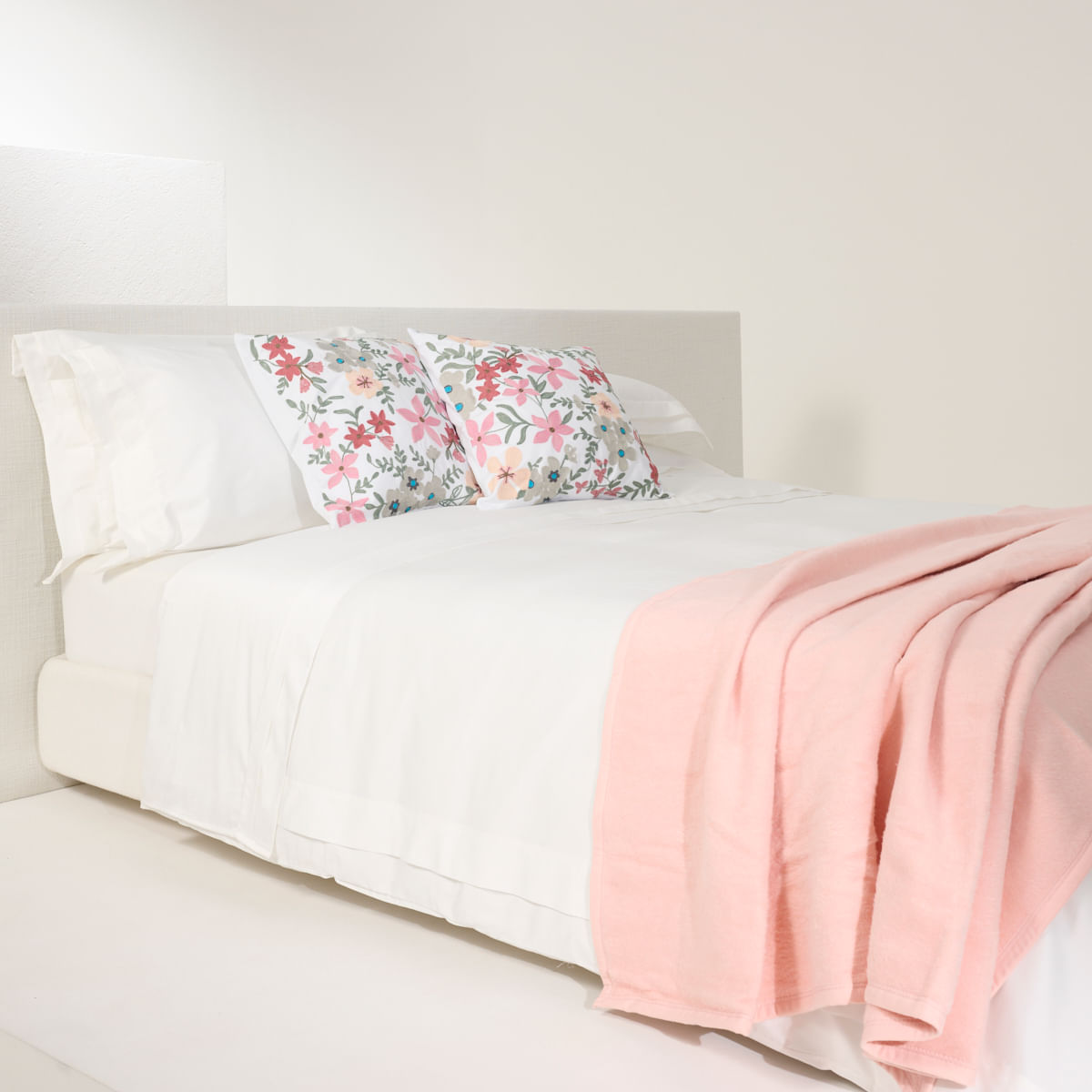 01 01 0458 Capa de Almofada Flower Branco Rosa 002